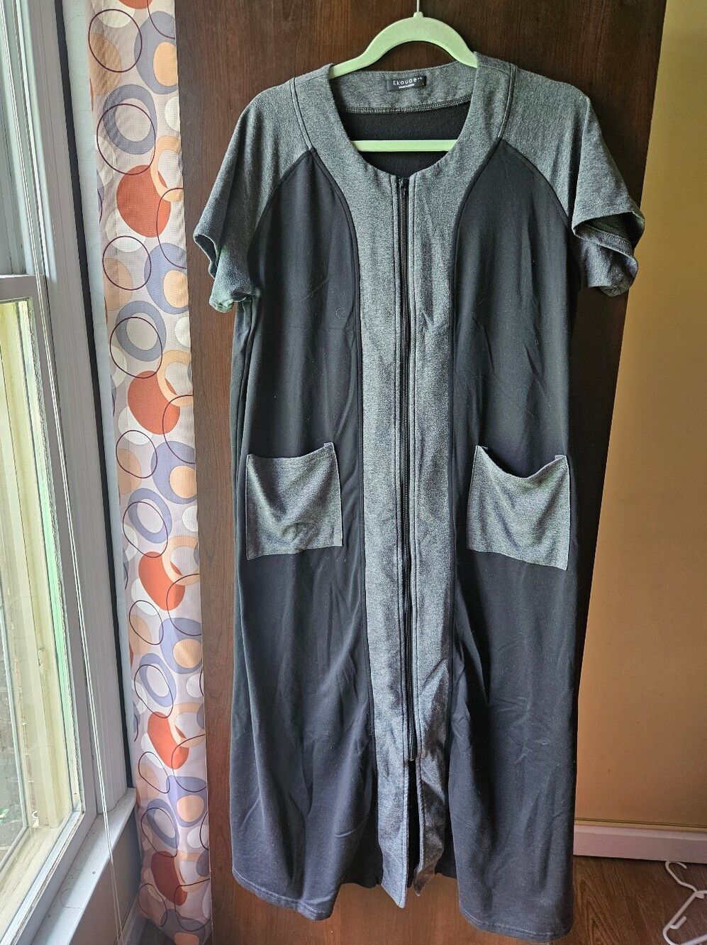 Ekouaer Two-Tone Black and Heather Gray Zip-Front Dress Size Large